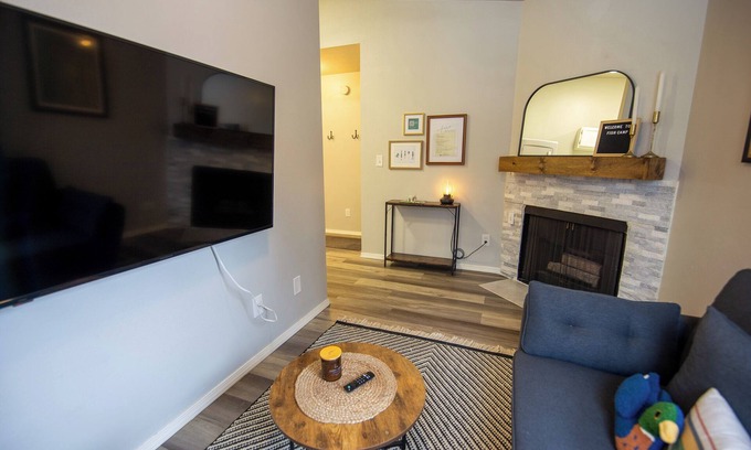 North Star Apartamento | Stylish Apartment on the Chester Creek Trail