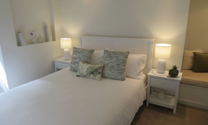 Seaforth Apartamento | Stylish apartment with beautiful garden patio
