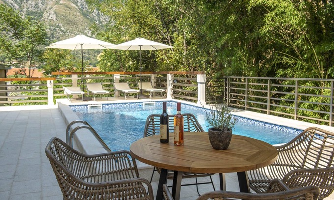 Kotor Apartamento | Stylish Apartment With Balcony & Pool Access Near The Historical Town