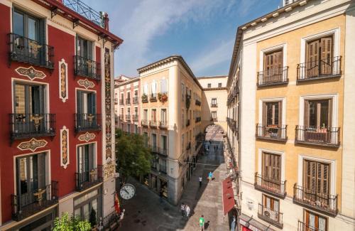 Ciudad Universitaria Apartamento | Stylish Apt in City Center Plaza Mayor View
