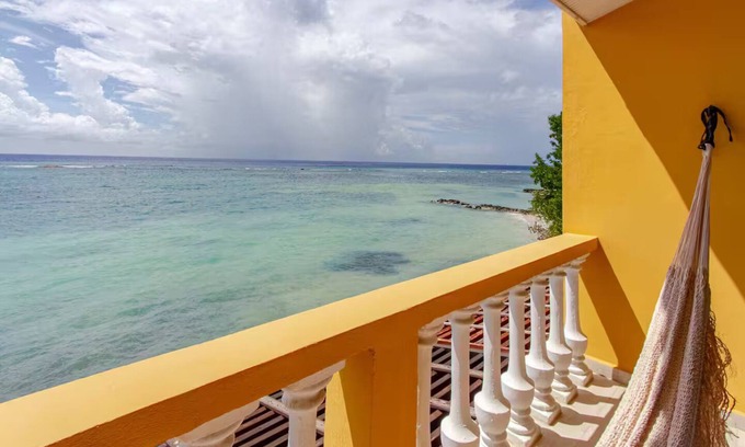 Savaneta Chalet De Esquí | Stylish Aruba Beach Chalet w stunning ocean view