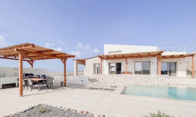 Lahania Villa | Stylish Beach House 4 BR w/pool - 1 min from the beach!