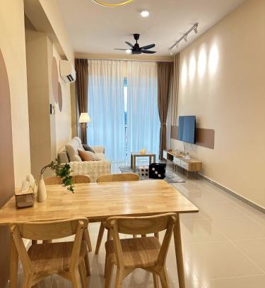 Sandakan Apartamento | Stylish Bearbrick 3R2B Home sandakan