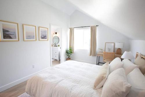 Loma Portal Casa | Stylish, Beautiful, Modern, King Bed