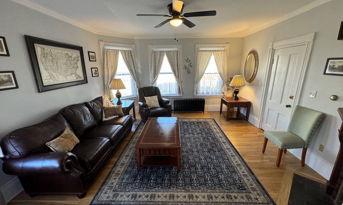 Pittsfield Apartamento | Stylish Berkshire Apartment conveniently located in the center of town