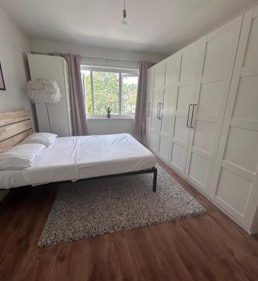 London Borough of Bromley Apartamento | Stylish BR3 Flat Direct train to LDN Bridge and Waterloo and Charing X