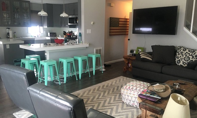North Beach Haven Casa | Elegante Brant Beach Oceanside House. Remodelación 2018, 3 casas a Ocean & por BBYC