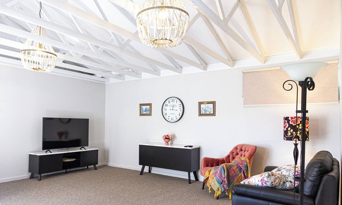 Leura Cabina | Stylish cabin for two in Leura, Blue Mountains NSW