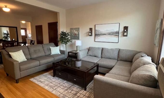 Fargo Apartamento | Stylish-Centrally Located-Home Away From Home