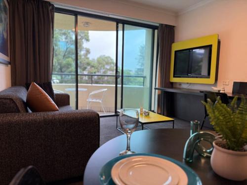 Parramatta Apartamento | Stylish City Stay in Parramatta Pool , Parking