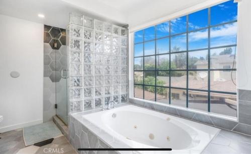 Mar Vista Apartamento | Stylish Coastal House in Heart of Santa Monica
