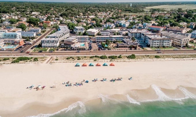 Cape May Casa | Stylish Coastal Living: Beachfront Relaxation with Pool & Entertainment, 3 Rooms