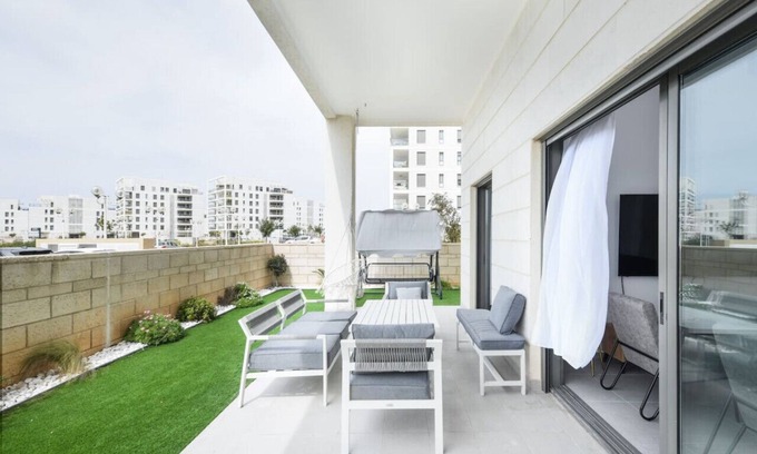 Nahariya Apartamento | Stylish Coastal Oasis