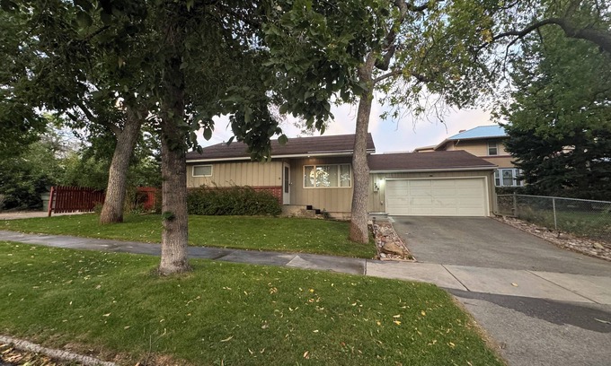 Great Falls Casa | Stylish Comfort in the Heart of the City"