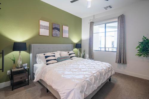 North Scottsdale Apartamento | Stylish Comfort-King Bed-Parking-Roku Tv - G4004