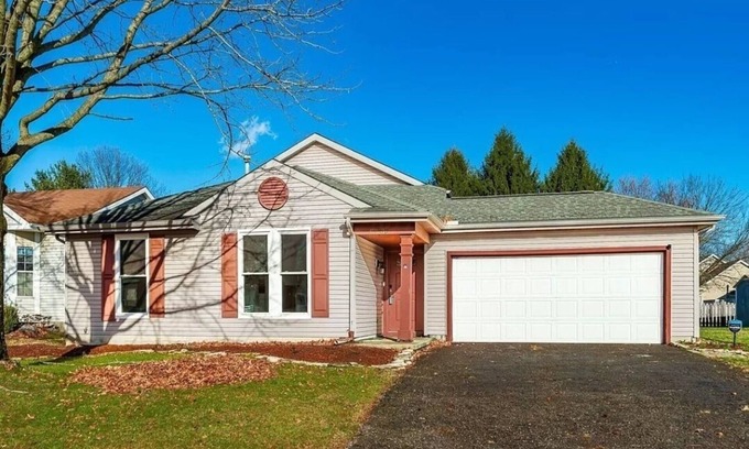 Reynoldsburg Casa | Stylish, comfortable 1st floor living and 2 lower level Bedrooms