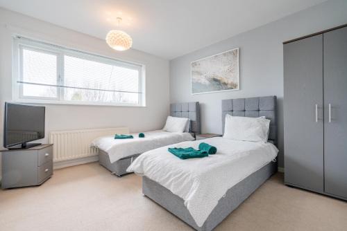 Sheffield Casa | Stylish & Comfortable 3BR Spacious Home with Parking