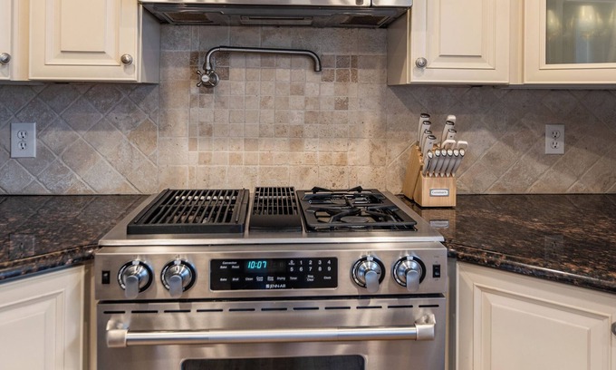 Plymouth Casa | Stylish, comfortable and clean home steps from DTP. Can not beat location!