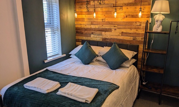 Landore Casa | Stylish, Comfortable House, sleeps 4 to 6