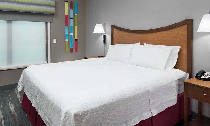 Skokie Casa | Stylish & Comfortable King Suite! Pool, Gym