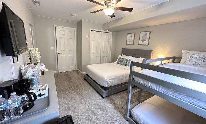 Pueblo West Apartamento | Stylish & Comfy Family Getaway in Pueblo West