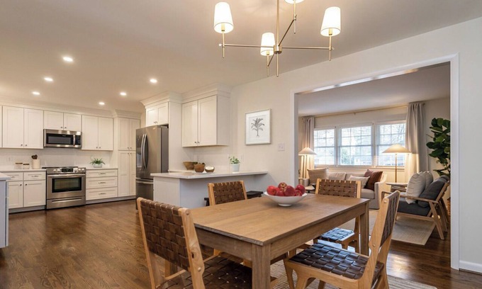 North Hills Casa | Stylish & Comfy North Hills Getaway!