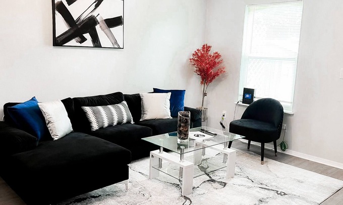 Johnson Apartamento | Stylish Condo @ Heart of NWA. Close to Mall & Lake