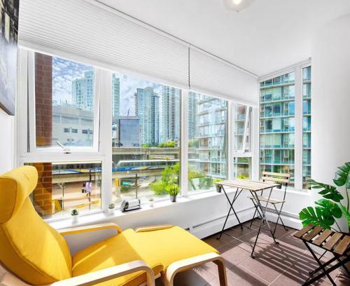 Crosstown Apartamento | Stylish Condo in Downtown