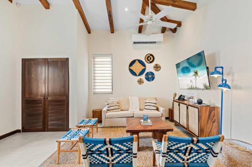 Las Catalinas Apartamento | Stylish Condo in the Heart of Las Catalinas with Vibrant Design & Exclusive Beach Club Access