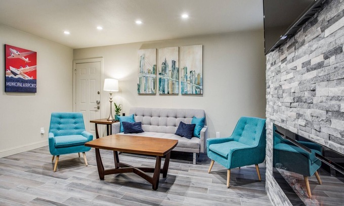 Northeast Dallas Casa | Condominio de lujo cerca de SMU, NorthPark y Greenville Ave con piscina