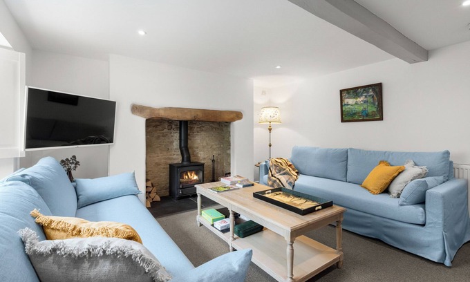 Barnsley Cabaña | Stylish, Cosy Cotswolds House & beautiful garden