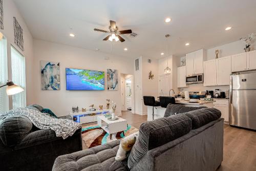 North Houston Apartamento | Stylish Cottage in Gated Community with High-Speed Wi-Fi