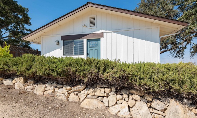 Templeton Casa | Stylish Cottage on 24 acres w/Endless Vineyard Views and Heart Hill on 46 West