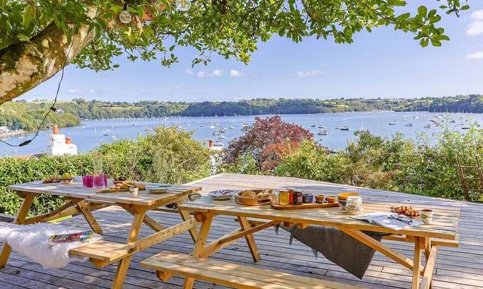Dittisham Cabaña | Stylish cottage, river views, contemporary interior, garden views, village