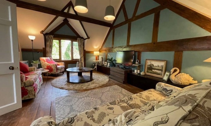 Winforton Cabaña | Stylish Cottage with Secure Parking near Hay on Wye