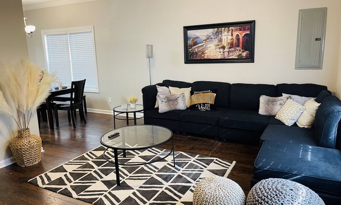 Buford Casa | Stylish & Cozy 3bed Retreat with modern amenities!