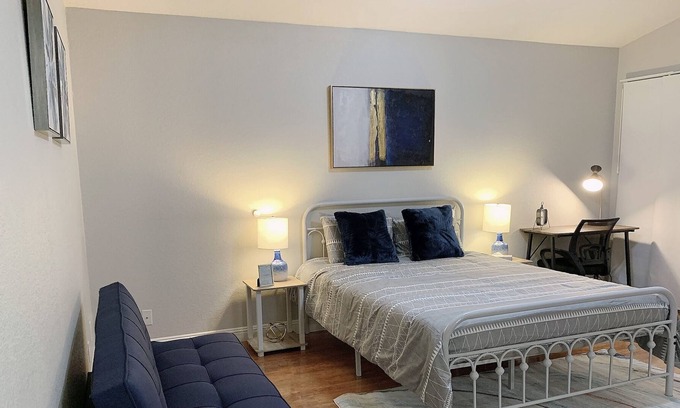 East San Jose Casa | Stylish & Cozy ~ 5★ Location ~ Lush Backyard ~ Pkg