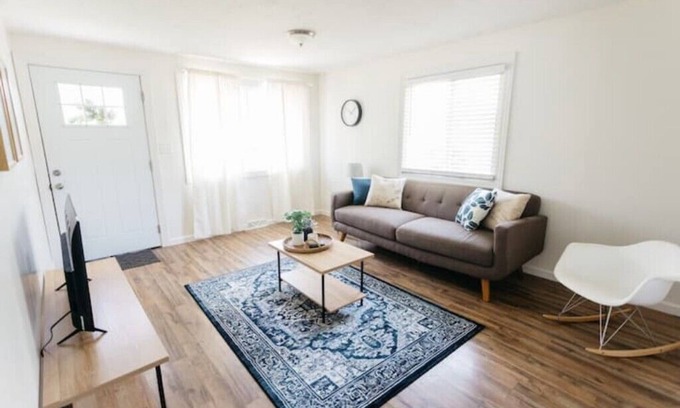 Riverside Casa | Stylish & Cozy Home in Dayton-Close to Everything!