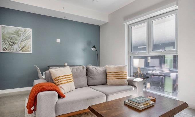 Palms Apartamento | Stylish Culver City 1BR w/ Gym & Roof Terrace, nr 405, by Blueground