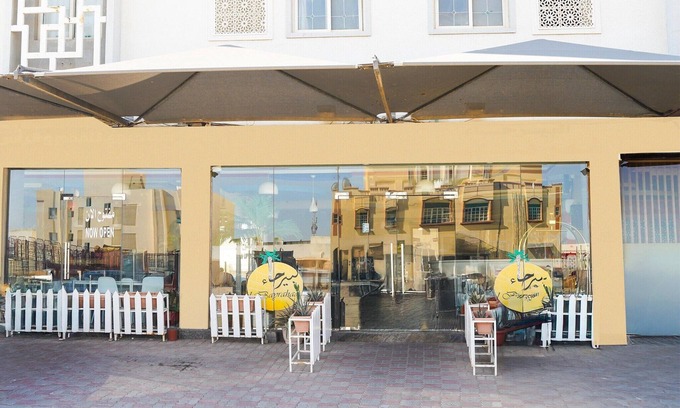 Al Maabilah Casa | Stylish Deluxe Twin | Central Muscat Stay