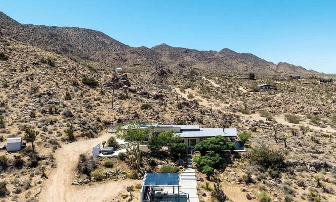 Joshua Tree Highlands Casa | Stylish Desert Oasis I 5 Private Acres Near Park