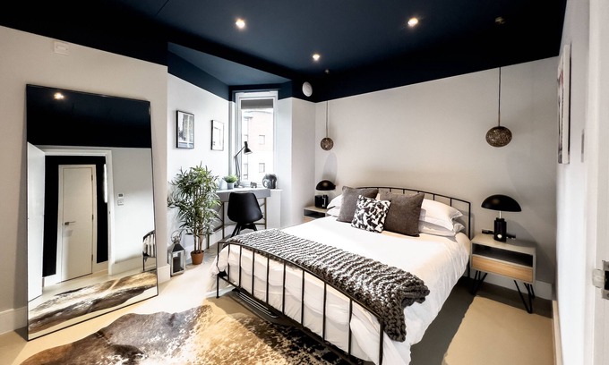 Tower Hamlets Apartamento | Stylish Designer Apartment - 1 minute walk to Mile End tube station