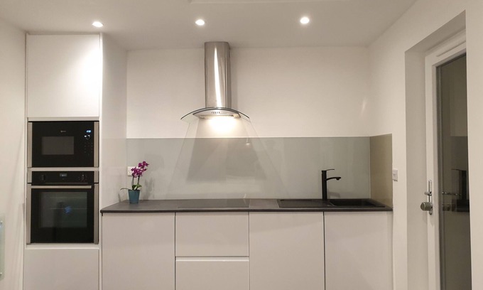 Filton Apartamento | Stylish detached studio with a wet room, Satellite TV & other amenities 😀