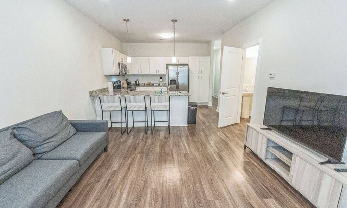 Clemson Casa | Stylish Dockside Townhome near Lake Hartwell