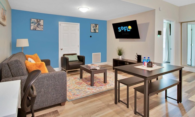 Poiciana Park II Cabina | Stylish Downtown Oasis Close to Beach, Airport by RedAwning