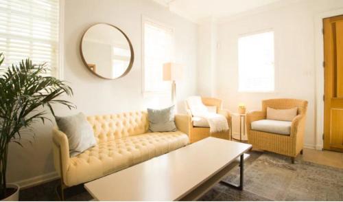Downtown Casa | Stylish Downtown Cottage - Prime Historic Location