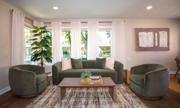 Arlington Heights Casa | Stylish Escape/Game Room/4 Brs