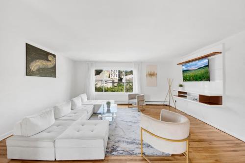 Southeast Yonkers Casa | Stylish Escape with Game Room, Balcony and Free Parking