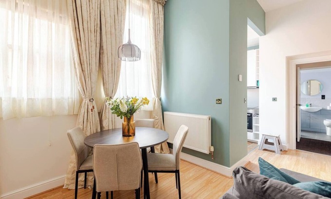Swindon Apartamento | Stylish Flat in Central Location with free parking.