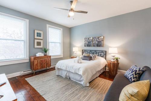 Mount Auburn Apartamento | Stylish Flat in Walkable Downtown w Parking